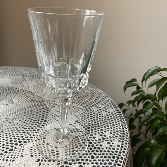 Set of 8 Lady Victoria Crystal Stemware. - Picture 3 of 5